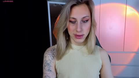 Snapshot of miraraid chatting on 01.08.25 miraraid online show from 01.08.25