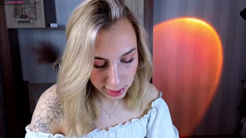 Snapshot of miraraid chatting on 01.22.25 miraraid online show from 01.22.25