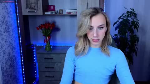 Snapshot of miraraid chatting on 03.08.25 miraraid online show from 03.08.25