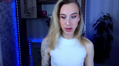 Snapshot of miraraid chatting on 03.12.25 miraraid online show from 03.12.25