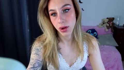 Snapshot of miraraid chatting on 11.05.25 miraraid online show from 11.05.25