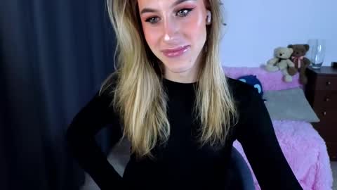 Snapshot of miraraid chatting on 11.10.25 miraraid online show from 11.10.25