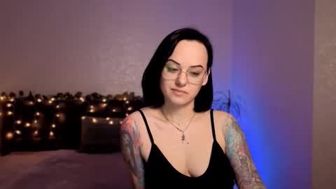 MiraSkyy online show from 12.18.25