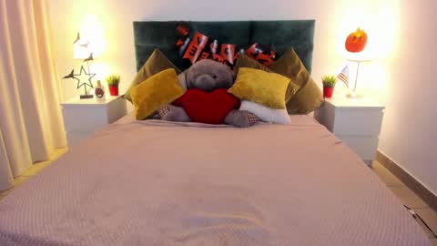 Snapshot of mishapallmer chatting on 10.28.25 mishapallmer online show from 10.28.25