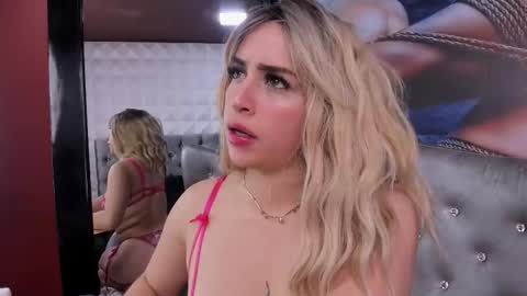 Snapshot of miss__daphne chatting on 11.20.25 Daphne online show from 11.20.25