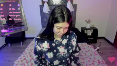 Snapshot of miss_auroraa chatting on 01.12.25 Aurora online show from 01.12.25