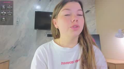 Snapshot of miss_bubbles chatting on 10.04.25 Sandy online show from 10.04.25