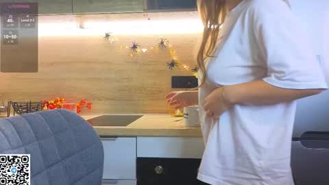 Snapshot of miss_bubbles chatting on 10.27.25 Sandy online show from 10.27.25