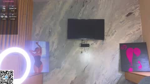 Snapshot of miss_bubbles chatting on 11.20.25 Sandy online show from 11.20.25