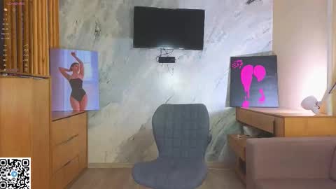 Snapshot of miss_bubbles chatting on 11.30.25 Sandy online show from 11.30.25