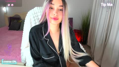 Snapshot of miss_elias chatting on 01.31.25 Elia online show from 01.31.25