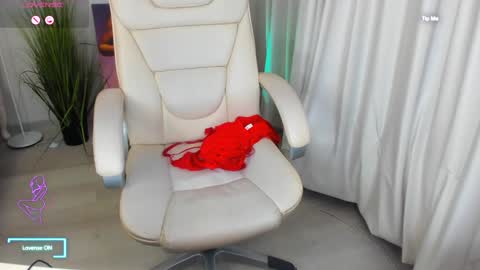 Snapshot of miss_elias chatting on 02.09.25 Elia online show from 02.09.25