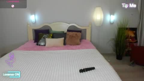 Snapshot of miss_elias chatting on 02.15.25 Elia online show from 02.15.25