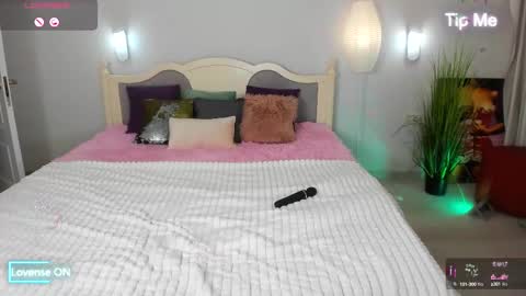 Snapshot of miss_elias chatting on 02.15.25 Elia online show from 02.15.25