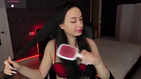 Snapshot of miss_elias chatting on 03.10.25 Elia online show from 03.10.25