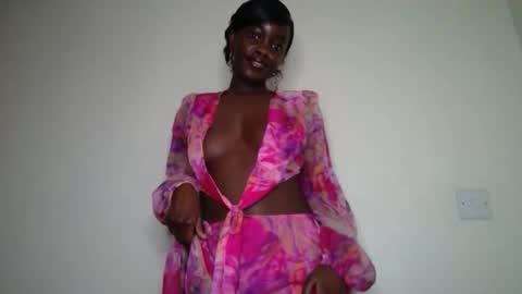 SensuElle  WHAT I DONT SHOW HERE... YOULL ONLY SEE IN PRIVATE  online show from 09.15.25