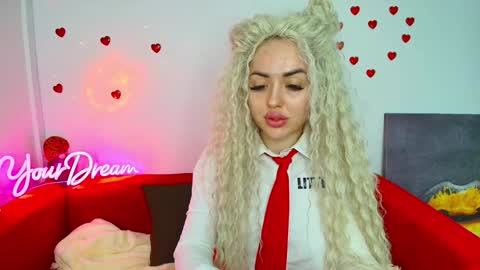 miss_kiten online show from 02.01.25