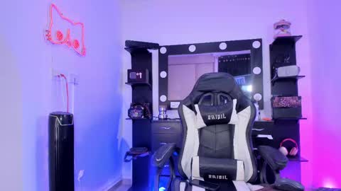 Snapshot of miss_kittyn chatting on 03.12.25 Miss Kittyn online show from 03.12.25