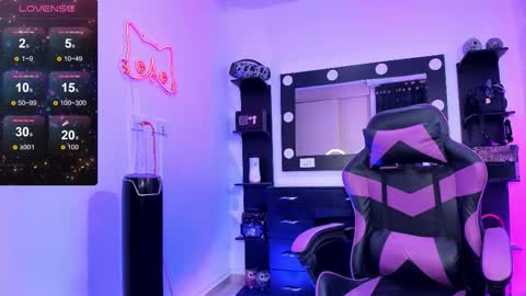 Snapshot of miss_kittyn chatting on 11.25.25 Miss Kittyn online show from 11.25.25