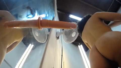 Snapshot of miss_m1a chatting on 11.29.25 mia online show from 11.29.25