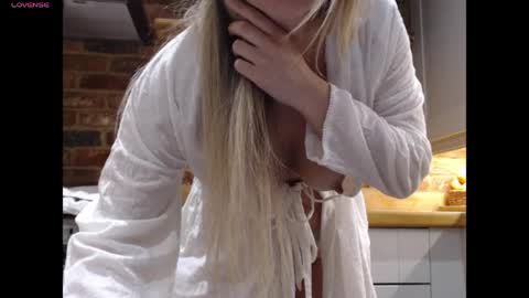 Anna online show from 04.17.26