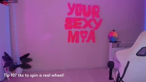 Snapshot of miss_mia_meow chatting on 12.23.24 Mamma Mia online show from 12.23.24