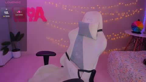 Snapshot of miss_mia_meow chatting on 02.17.25 Mamma Mia online show from 02.17.25