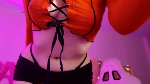 Snapshot of miss_mia_meow chatting on 10.08.25 Mamma Mia online show from 10.08.25