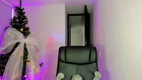 Goddess Myers  thumb up is important for me kisses  online show from 01.09.25