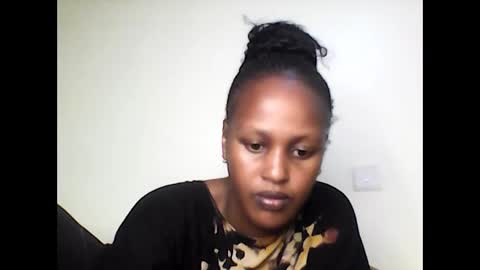 Snapshot of miss_vall chatting on 10.16.25 miss_vall online show from 10.16.25