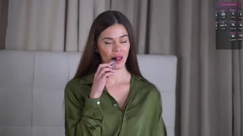 Snapshot of miss_viktoria chatting on 11.15.25 Miss Victoria online show from 11.15.25