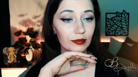 The divine Beverly online show from 02.05.25