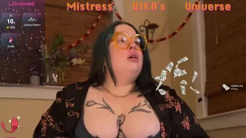 Snapshot of missbika chatting on 03.04.25 Miss Bika online show from 03.04.25