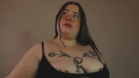 Snapshot of missbika chatting on 11.01.25 Miss Bika online show from 11.01.25