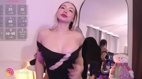 Snapshot of missblair12 chatting on 12.16.24 MissBlair online show from 12.16.24