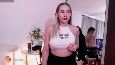 Snapshot of missblair12 chatting on 12.30.24 MissBlair online show from 12.30.24