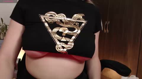 Snapshot of missblair12 chatting on 03.12.25 MissBlair online show from 03.12.25