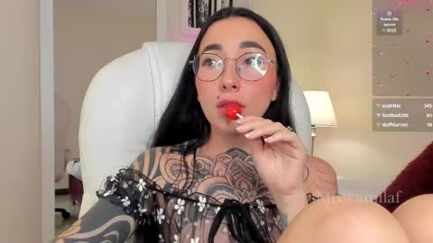 Camila Flores online show from 03.05.25