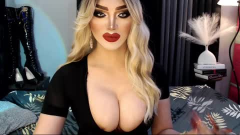 Snapshot of misschannel4sub chatting on 03.04.25 PRIESTESS CHANNEL online show from 03.04.25