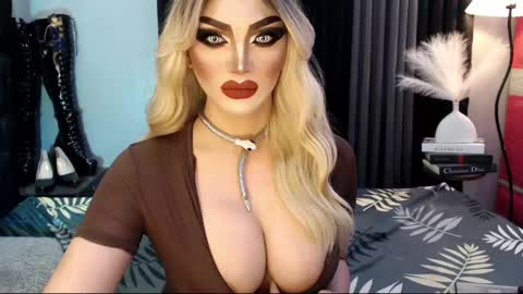 Snapshot of misschannel4sub chatting on 03.11.25 PRIESTESS CHANNEL online show from 03.11.25