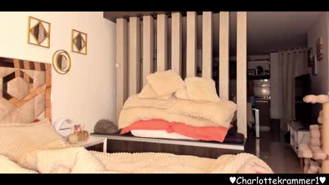 Charlotte independent model online show from 02.17.25