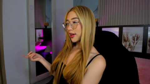 misscheelsee_as online show from 09.16.25