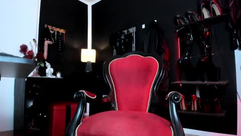 Missdarklady online show from 01.31.25