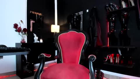 Missdarklady online show from 02.11.25