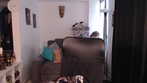 Emilie Diaz online show from 02.05.26