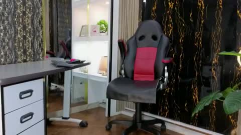 Escarlet online show from 10.21.25