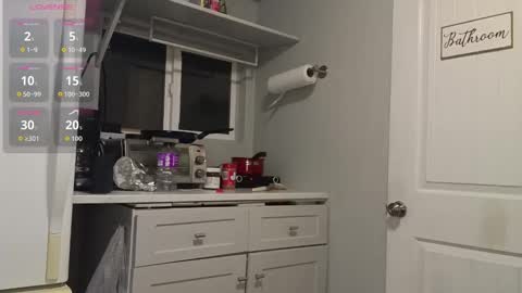 Snapshot of misshannaho chatting on 10.20.25 misshannaho online show from 10.20.25