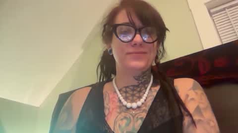 misshoneybadger333 online show from 11.08.25