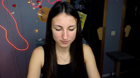 Snapshot of missis_sofiia chatting on 10.18.25 Sofia online show from 10.18.25