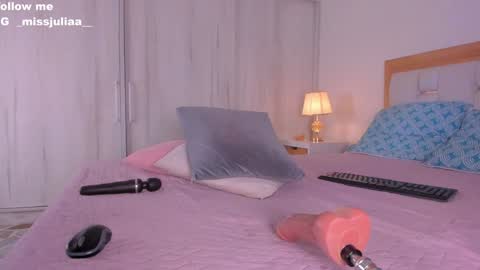 Snapshot of missjuliaa_ chatting on 12.12.24 A N N Y online show from 12.12.24